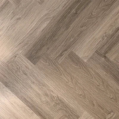 Double Living SPC Vinyl Flooring Herringbone 5.5 mm Sand 125*600 มม. Herringbone 5.5 มม. (SPC 4 มม. + IXPE 1.5 มม.)
